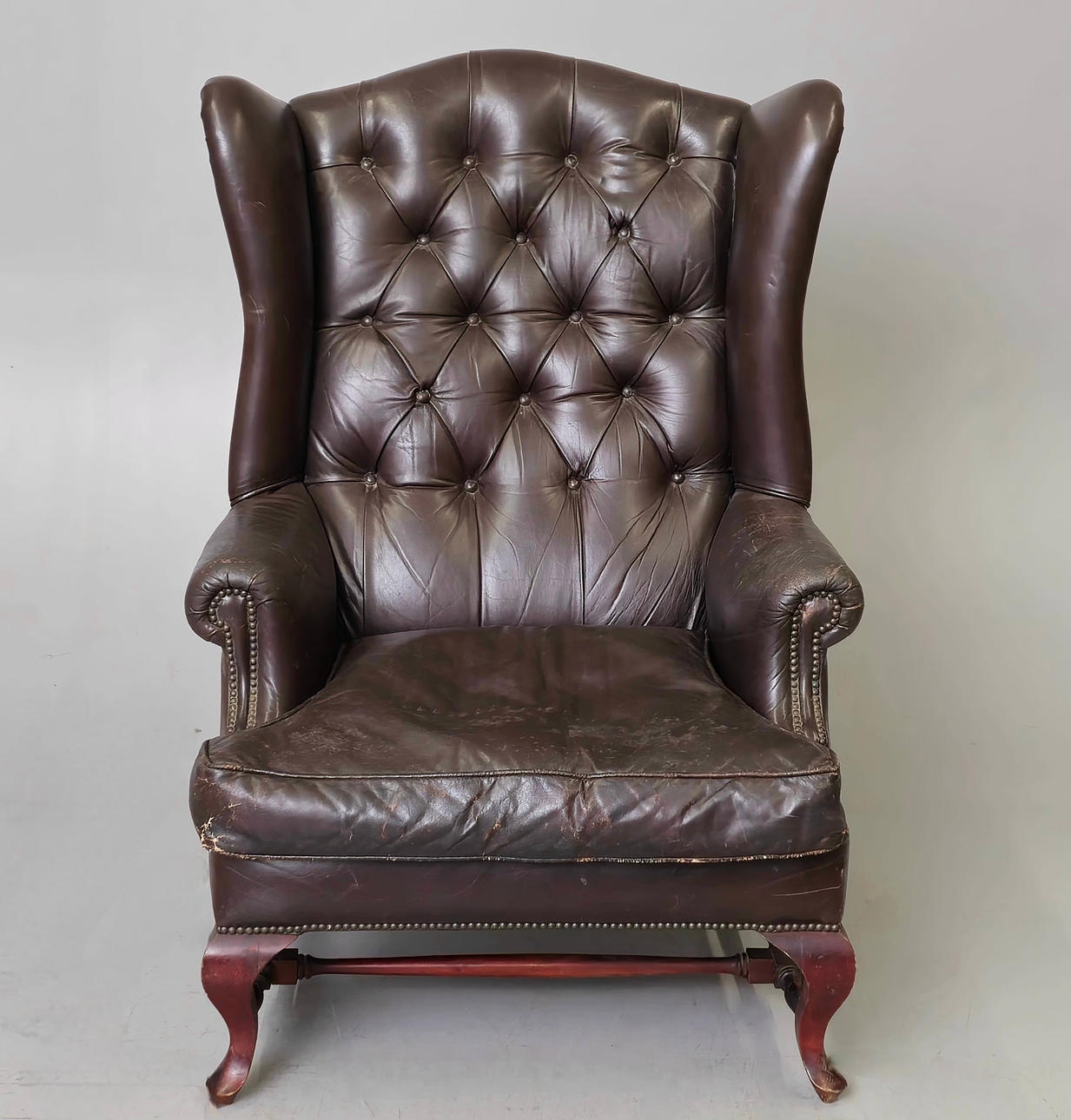 SILLÓN CHESTER OREJERO. PIEL.