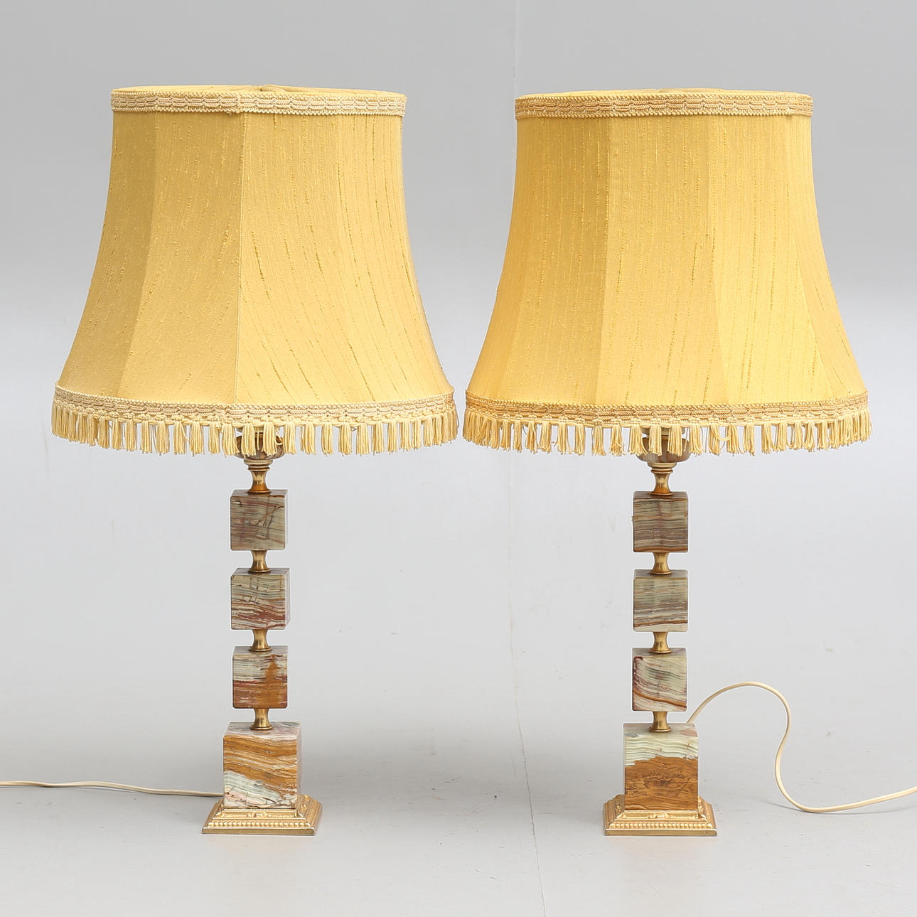 BORDSLAMPOR, NAFA, ett par, Onyx och metall, 1900-talets tredje kvartal.