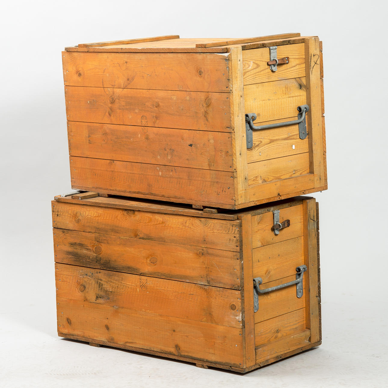 FÖRVARINGSLÅDOR, 1 par, målad trä.