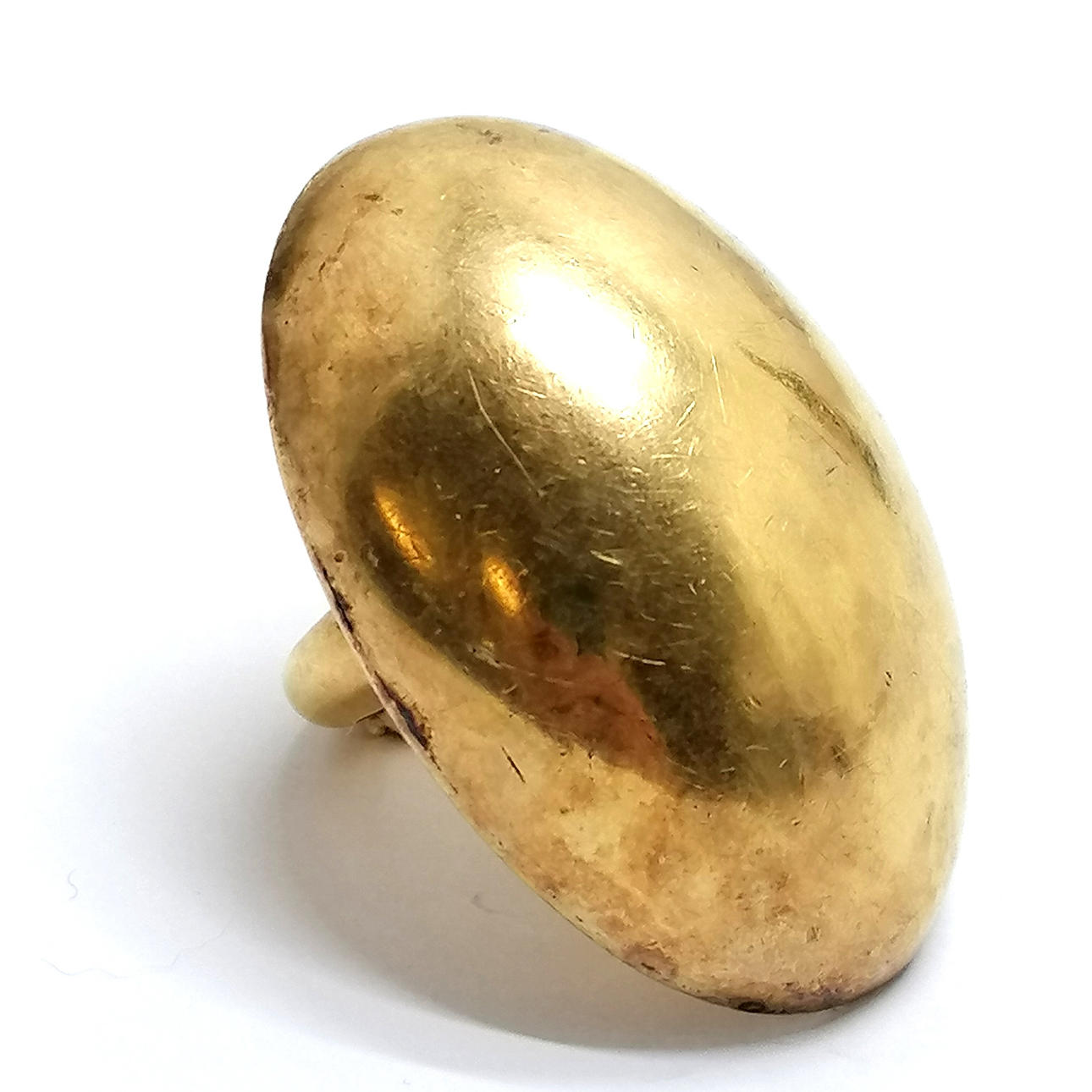 18CT GOLD CASED LARGE SILVER MARKED RING.
