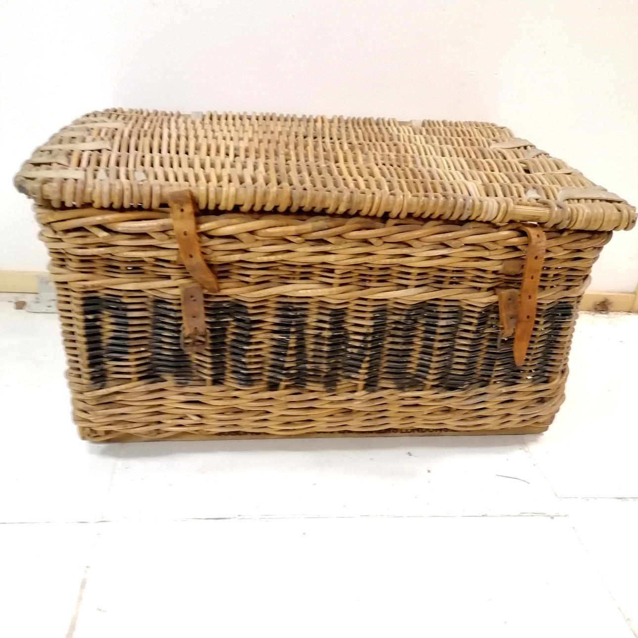 PARAMOUNT WICKER LAUNDRY BASKET.