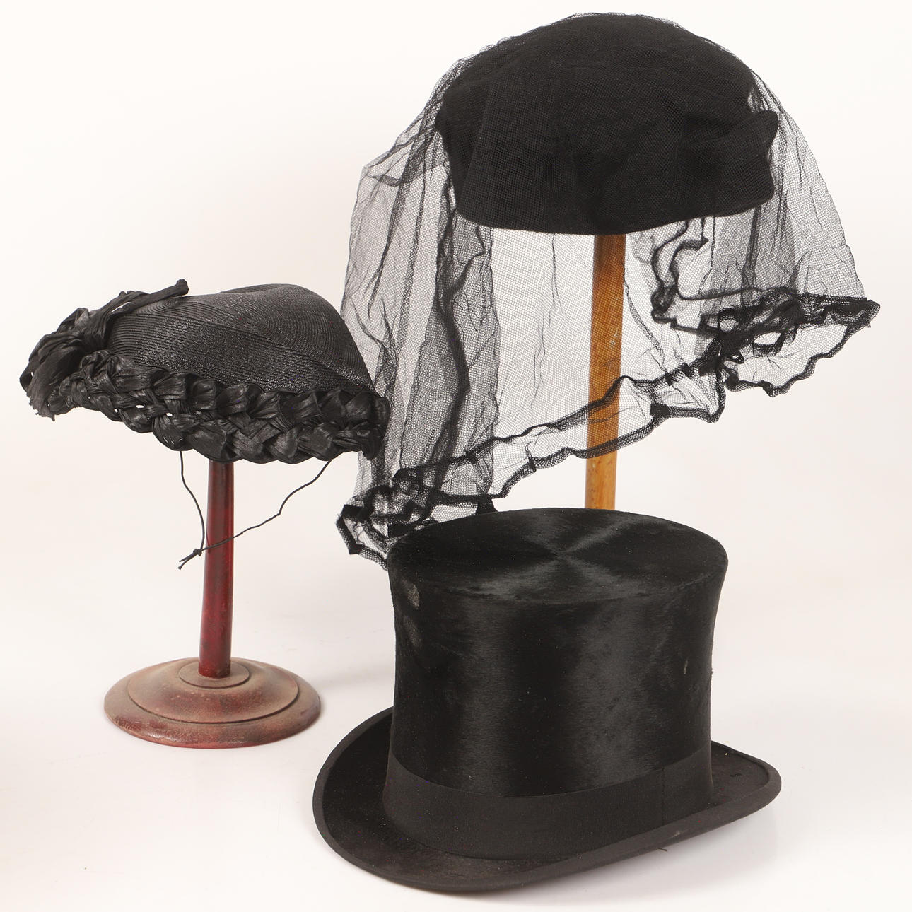 A set of 3 hats, including cylinder hats, first half of the 20th century.