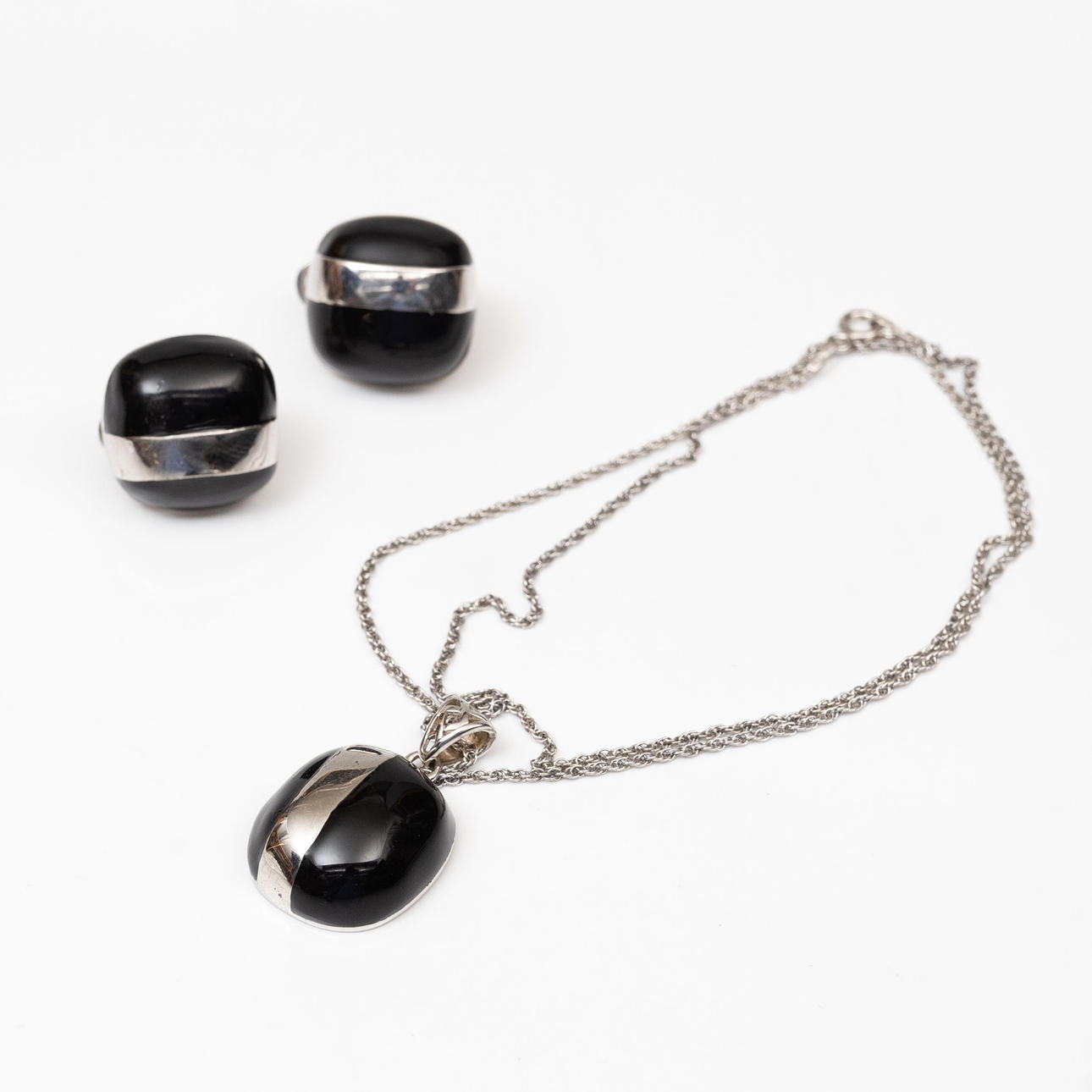 NECKLACE & EARRINGS, Sterling silver, Enamel decor.