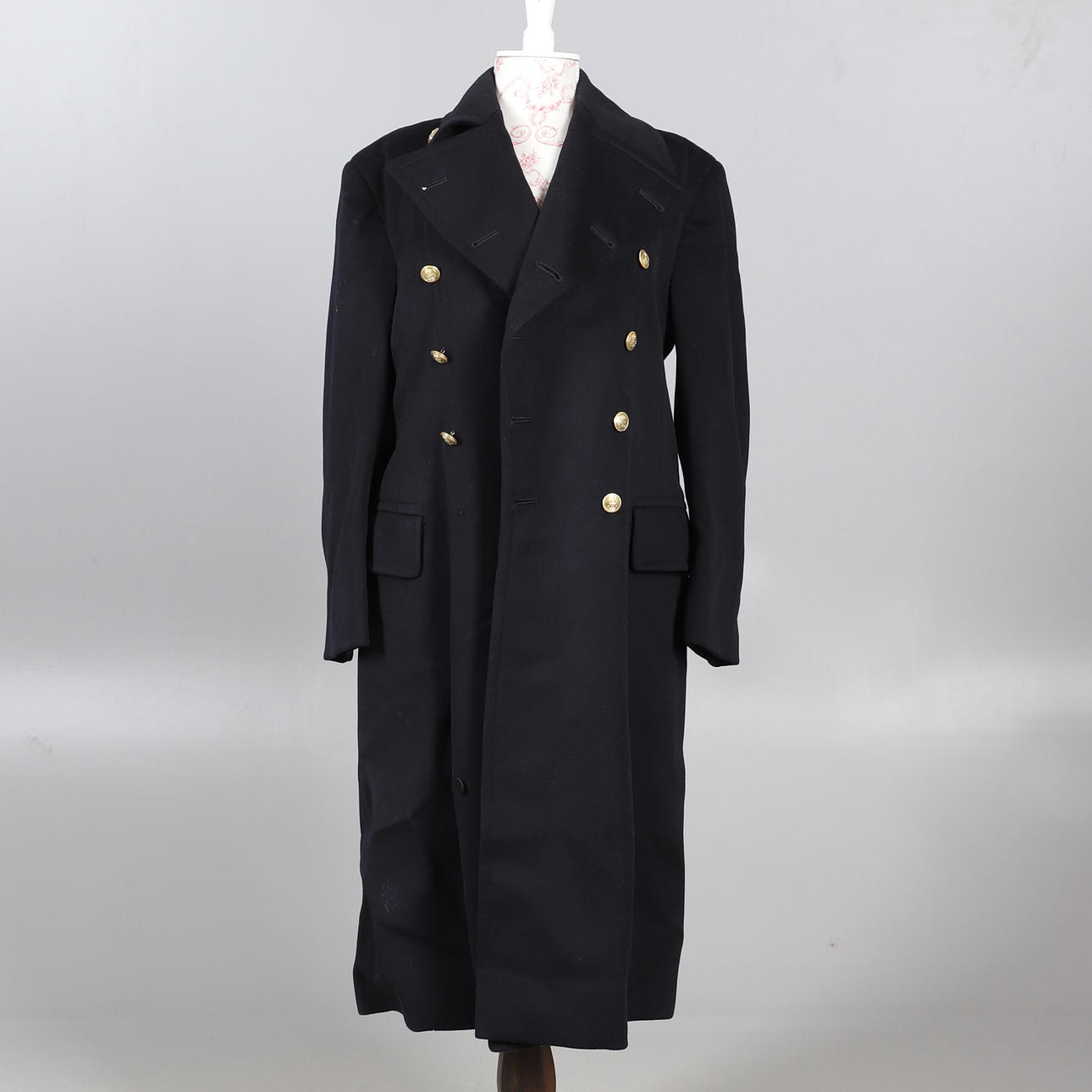 EIN UNIFORMMANTEL DER ROYAL NAVY.