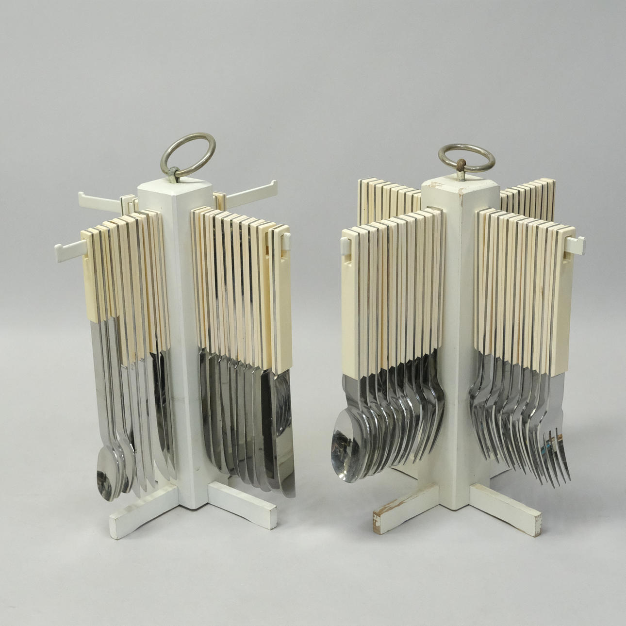 SIGNE PERSSON-MELIN. CUTLERY SET WITH WOODEN STAND. “BODA BUFFE