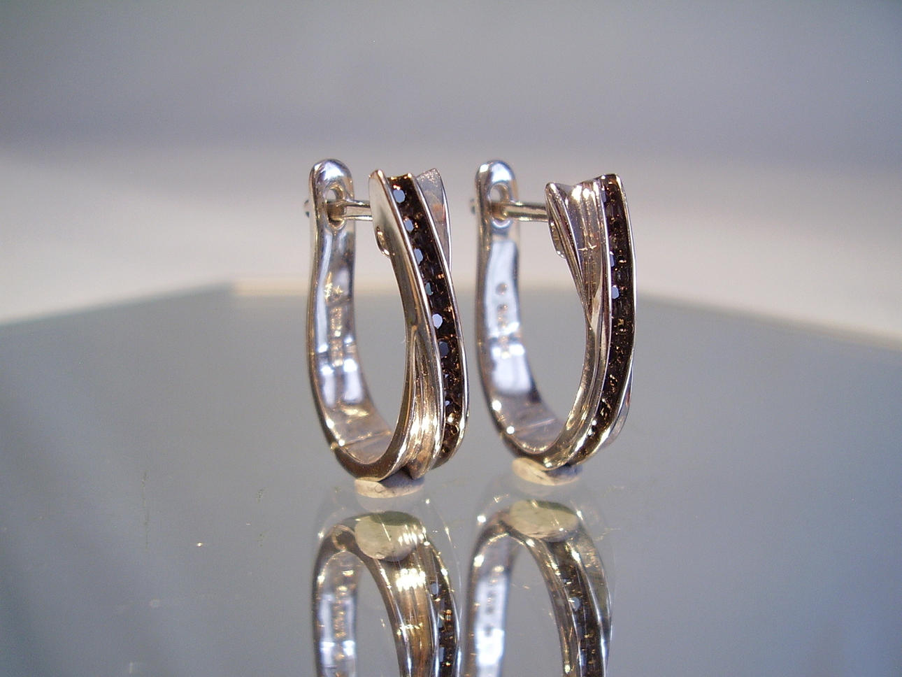 Orhgängen silver + platina diamanter 0,20 ct.