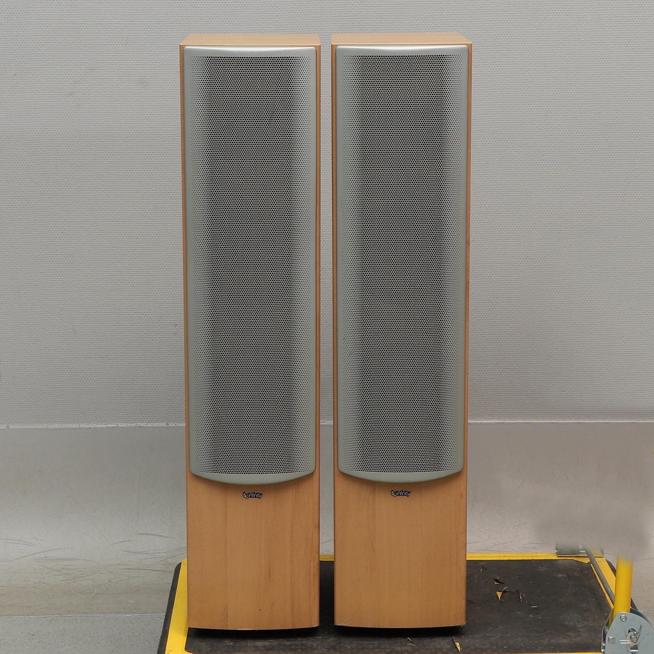 Ein Paar Infinity Beta 50 BODENLAUTSPRECHER.