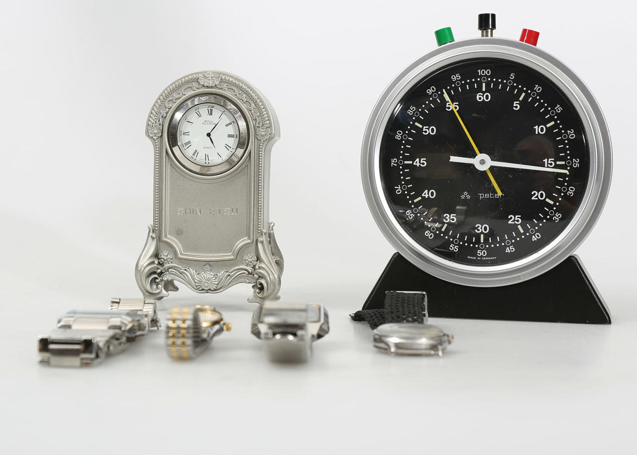 BORDSUR, TIDTAGARUR OCH ARMBANDSUR, 6 stycken, bland annat Seiko.