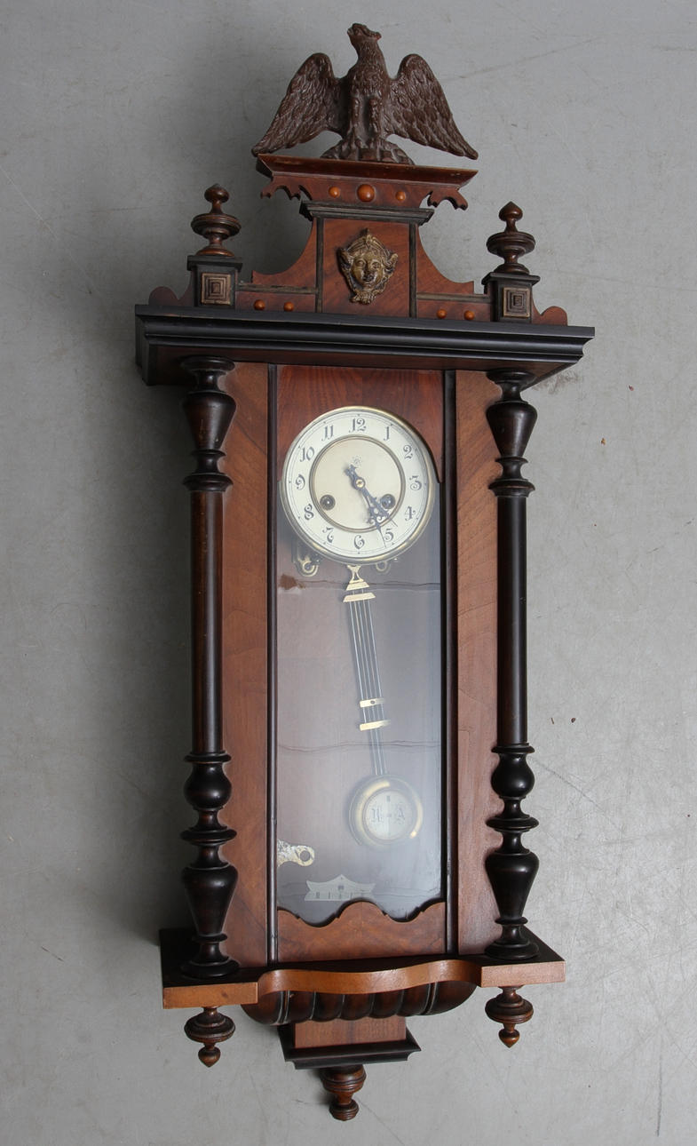 VÄGGPENDYL, Junghans, omkring sekelskiftet 1900.