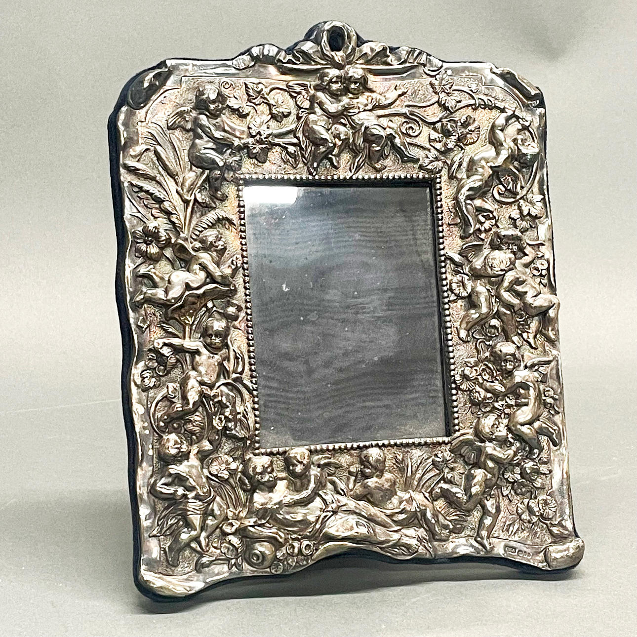 HALLMARKED SILVER PHOTOGRAPH FRAME.