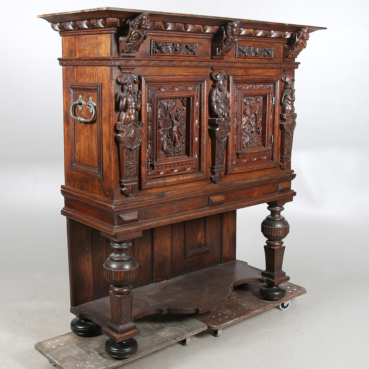 SKÅP, barockstil. 1900-talets första hälft.