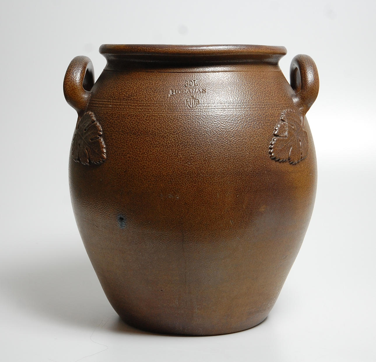 LERKRUS, Höganäs 30 L med ekblad.