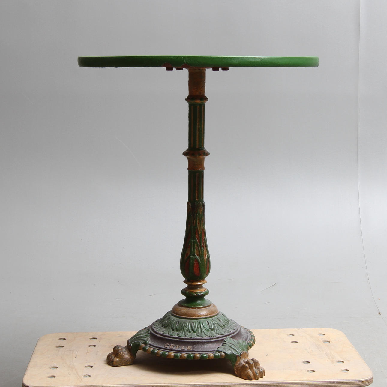 BORD, gjutjärn, Skoglund & Olson, Gefle, 1900-tal.