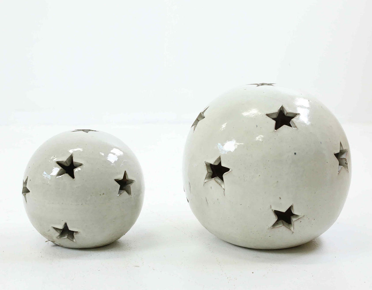 Ein 2-teiliges Set, Steinzeug, Dekorelemente, modern.