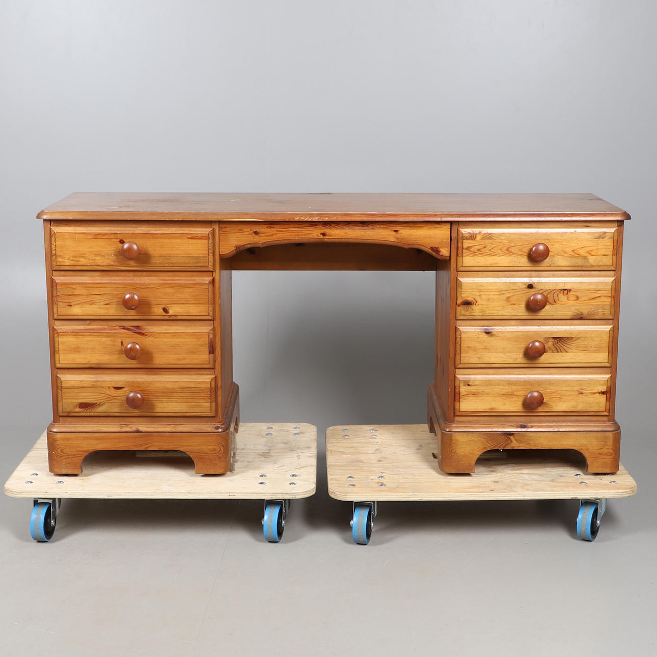 A PINE KNEEHOLE DRESSING TABLE.