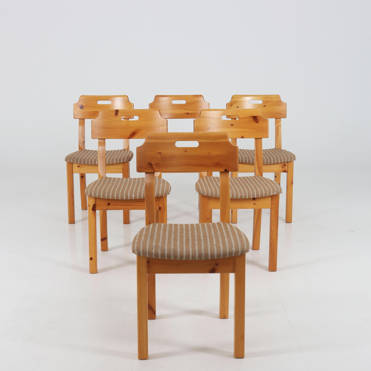 A set of 6 pine chairs, Ahrnebergs Insjön AB, later part of the 20th century.
