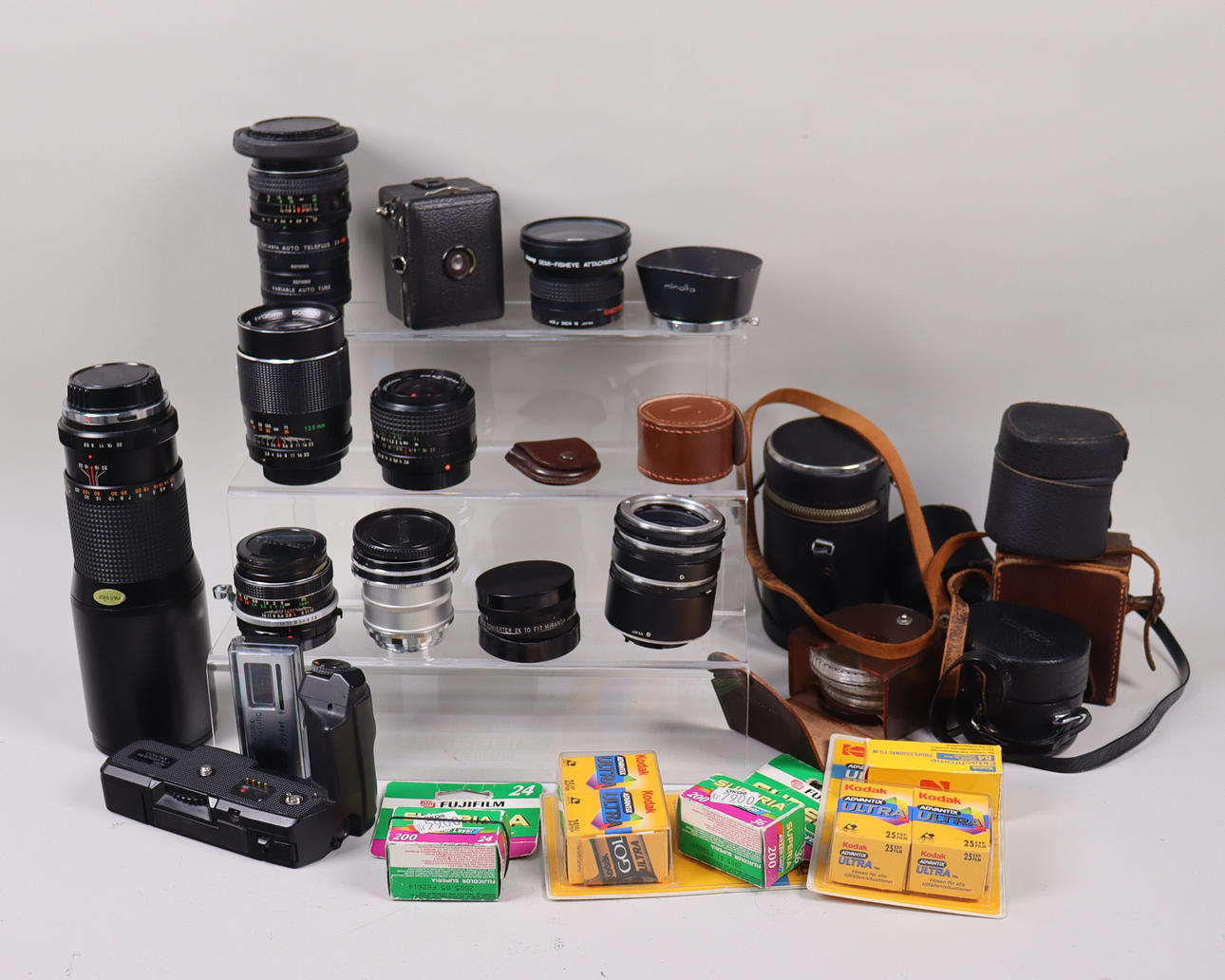 KAMERAAUSRÜSTUNG, verschiedene Objektive usw.