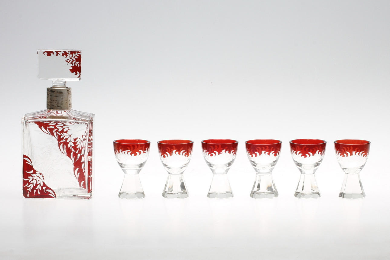 KARAFF samt GLAS, 7 delar, glas och silver.