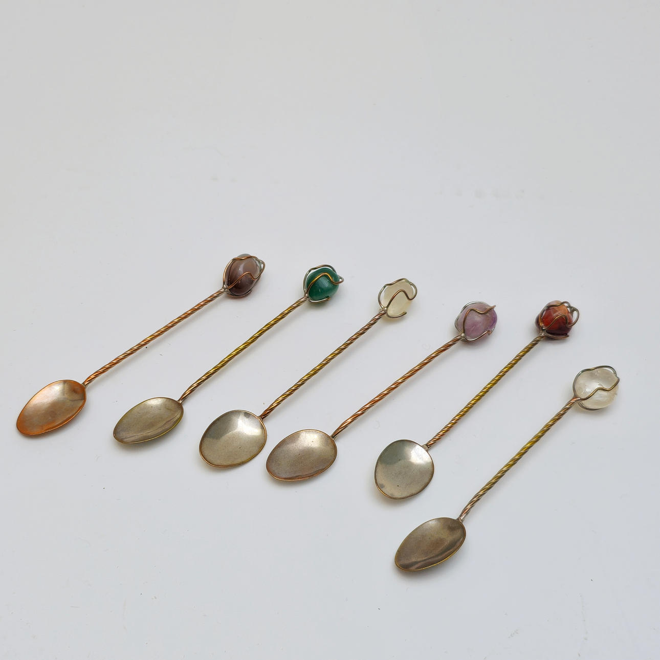 6 KAHVILUSIKKAA KORISTEKIVELLÄ.