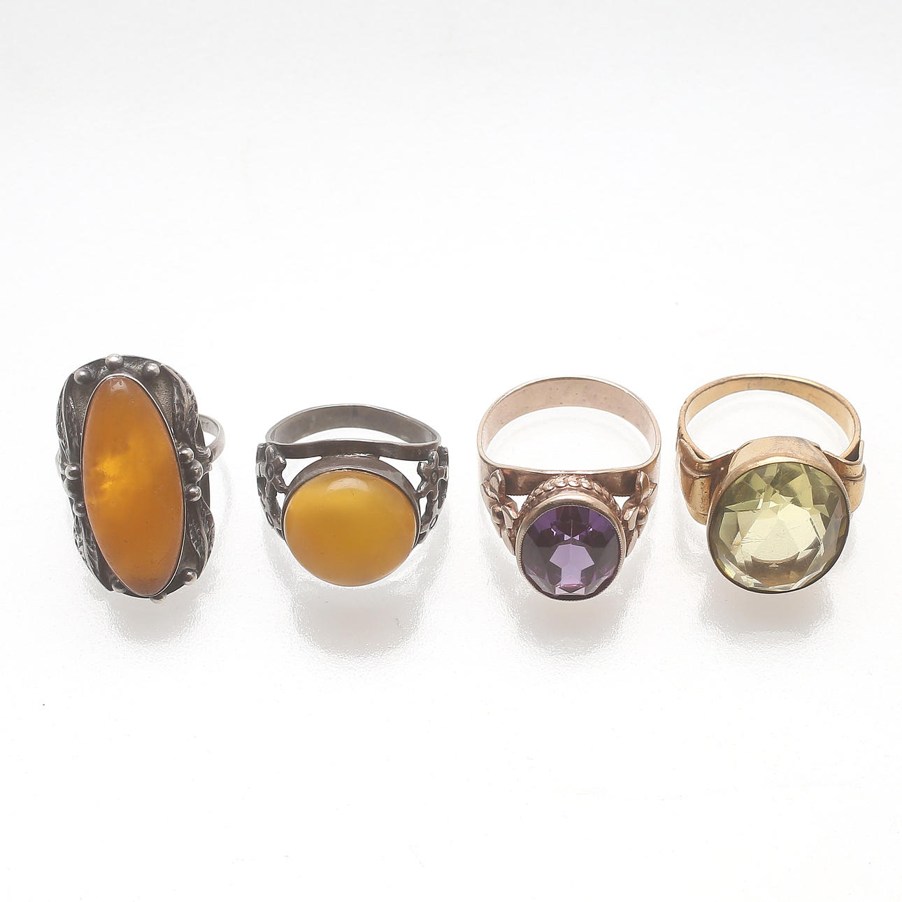 RINGAR, 4 st, silver samt ädelstenar, Ryssland, 1900-tal.