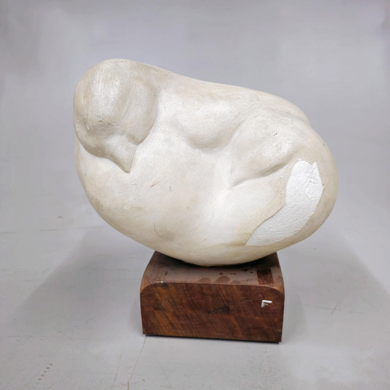 SLEEPING BIRD. POLYCHROME PLASTER. BRUTALIST. C. 1950S.