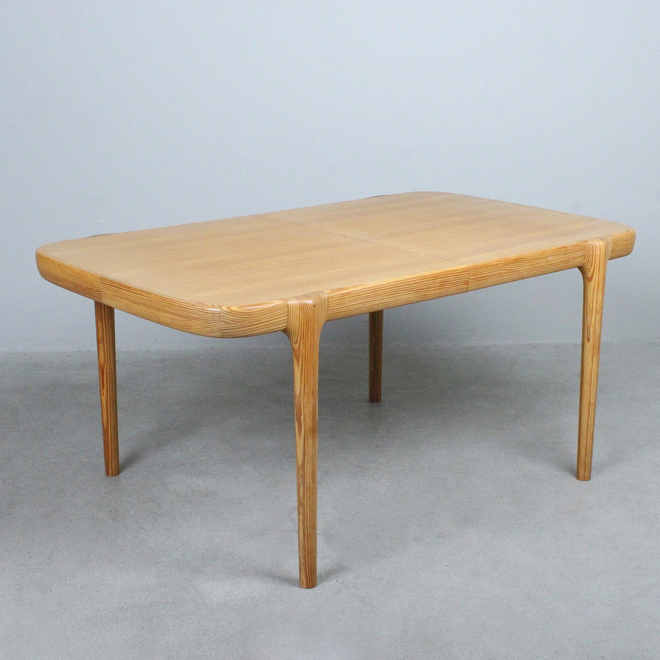 ULDUM MØBELFABRIK. Expandable table/dining table, pine tree, Denmark, 1960s.