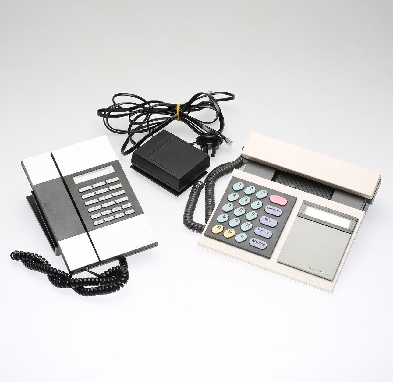 TELEFONER, 2 st, Jacob Jensen och Bang & Olufsen.