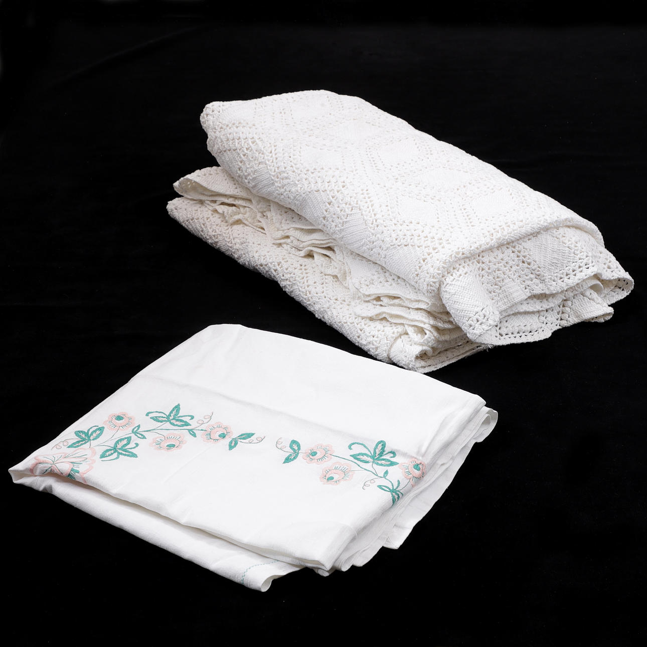 BEDSPREAD and TABLECLOTH.