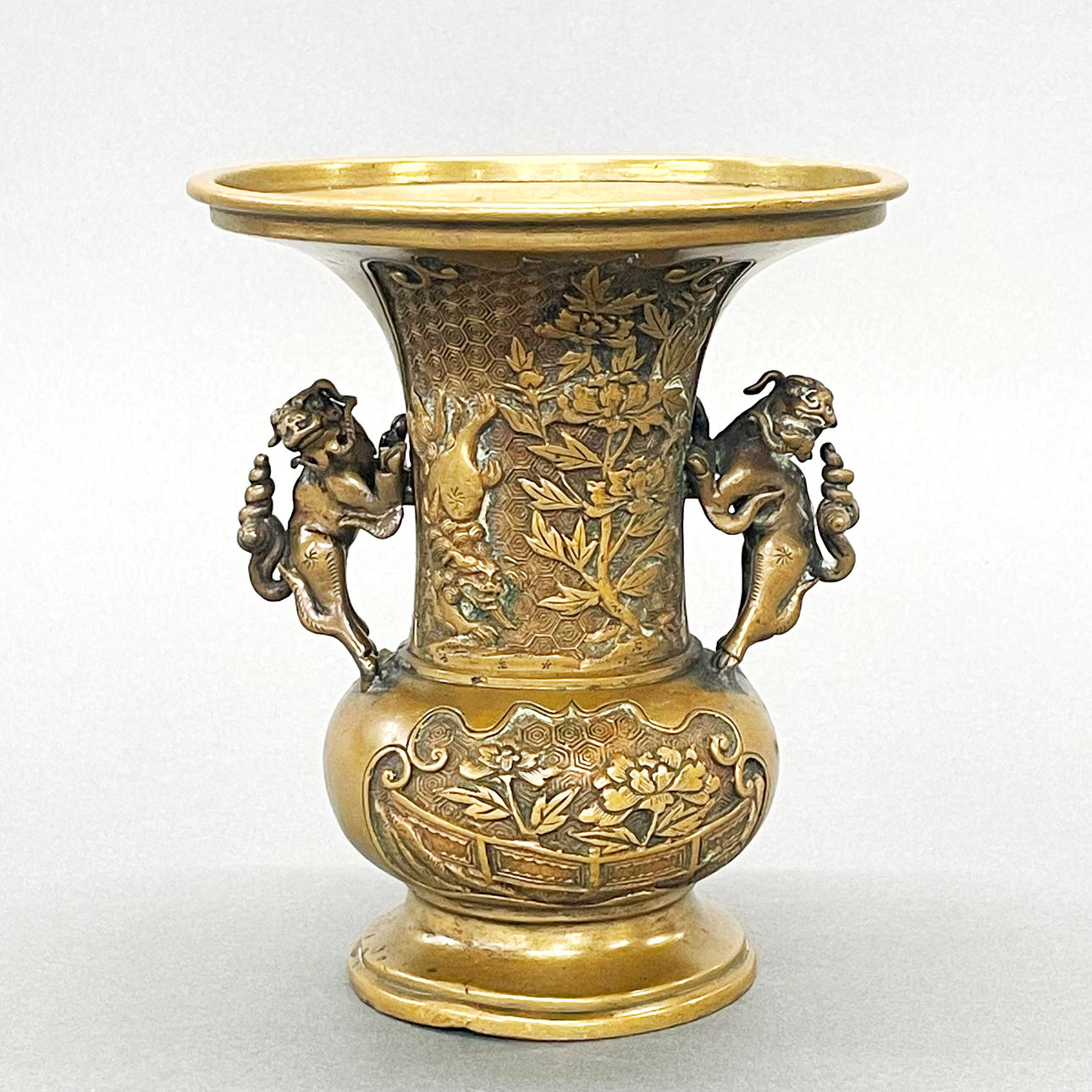 19THC JAPANESE BRONZE VASE.