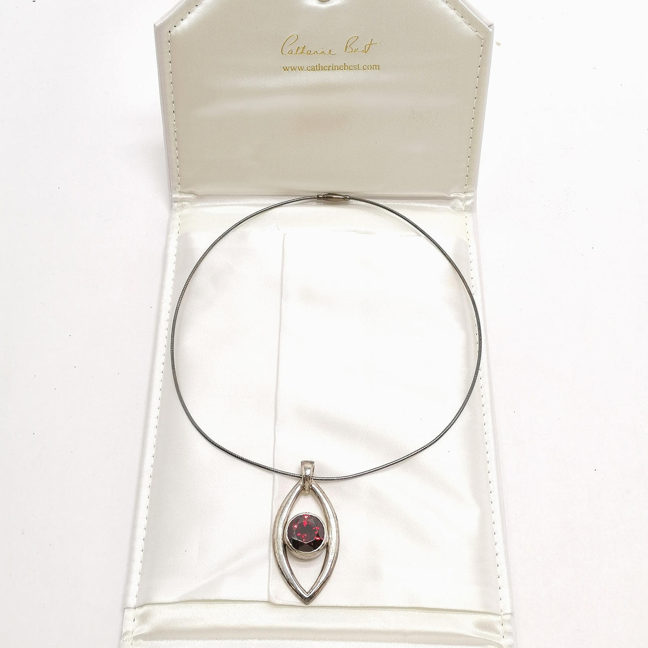 CATHERINE BEST SILVER PENDANT SET.