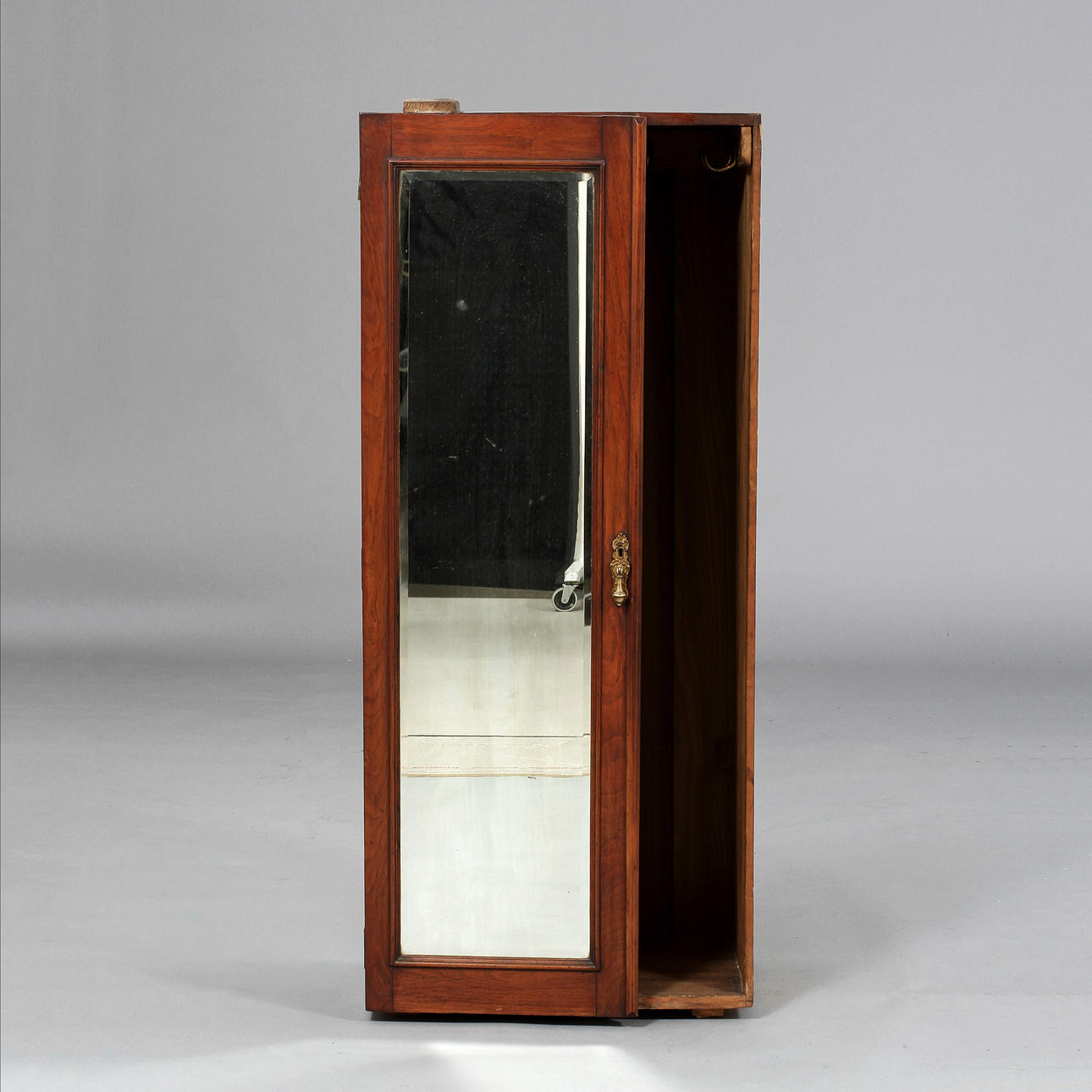 KLÄDSKÅP, England, 1800/1900-tal.