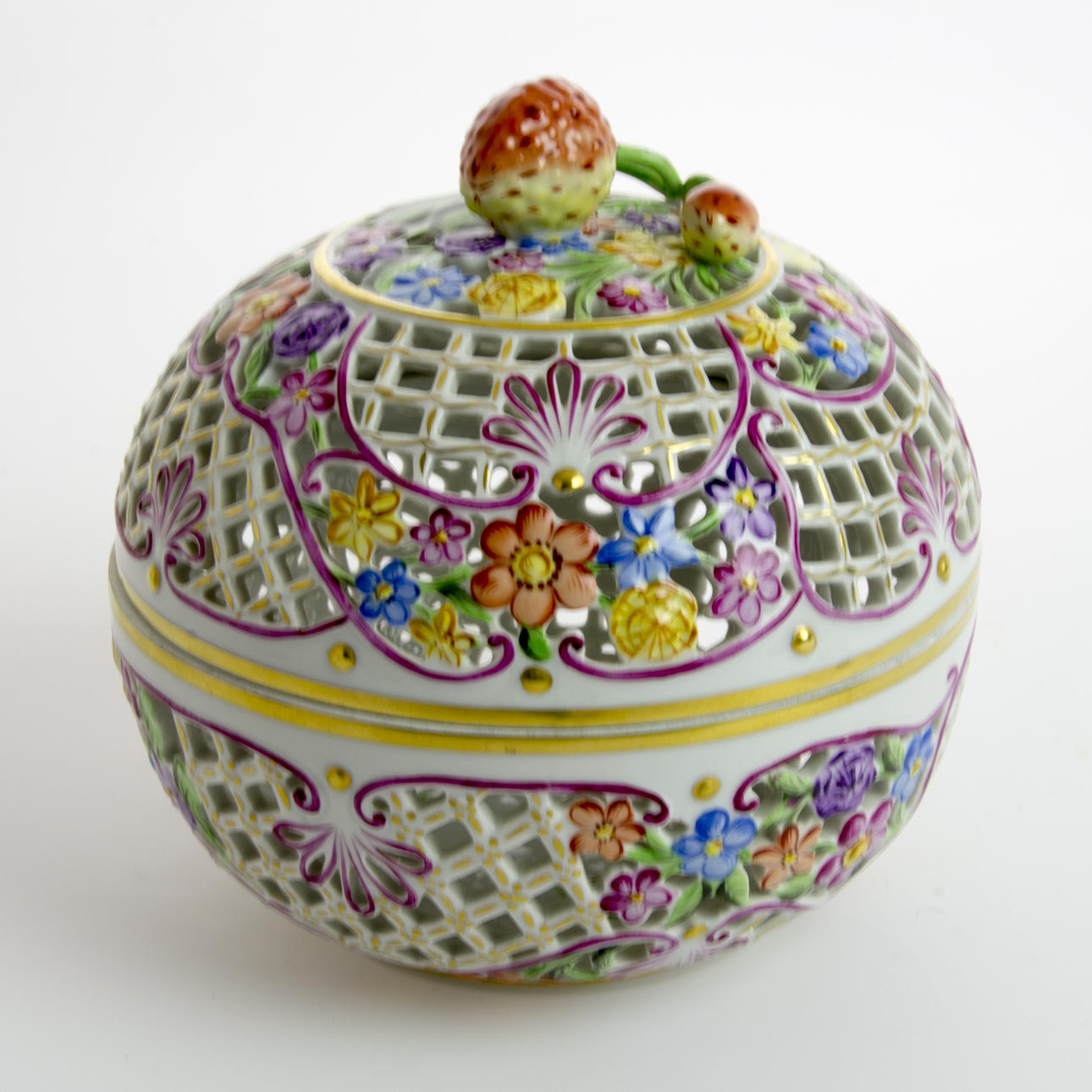 LOCKSKÅL, porslin med genombruten dekor, Herend.