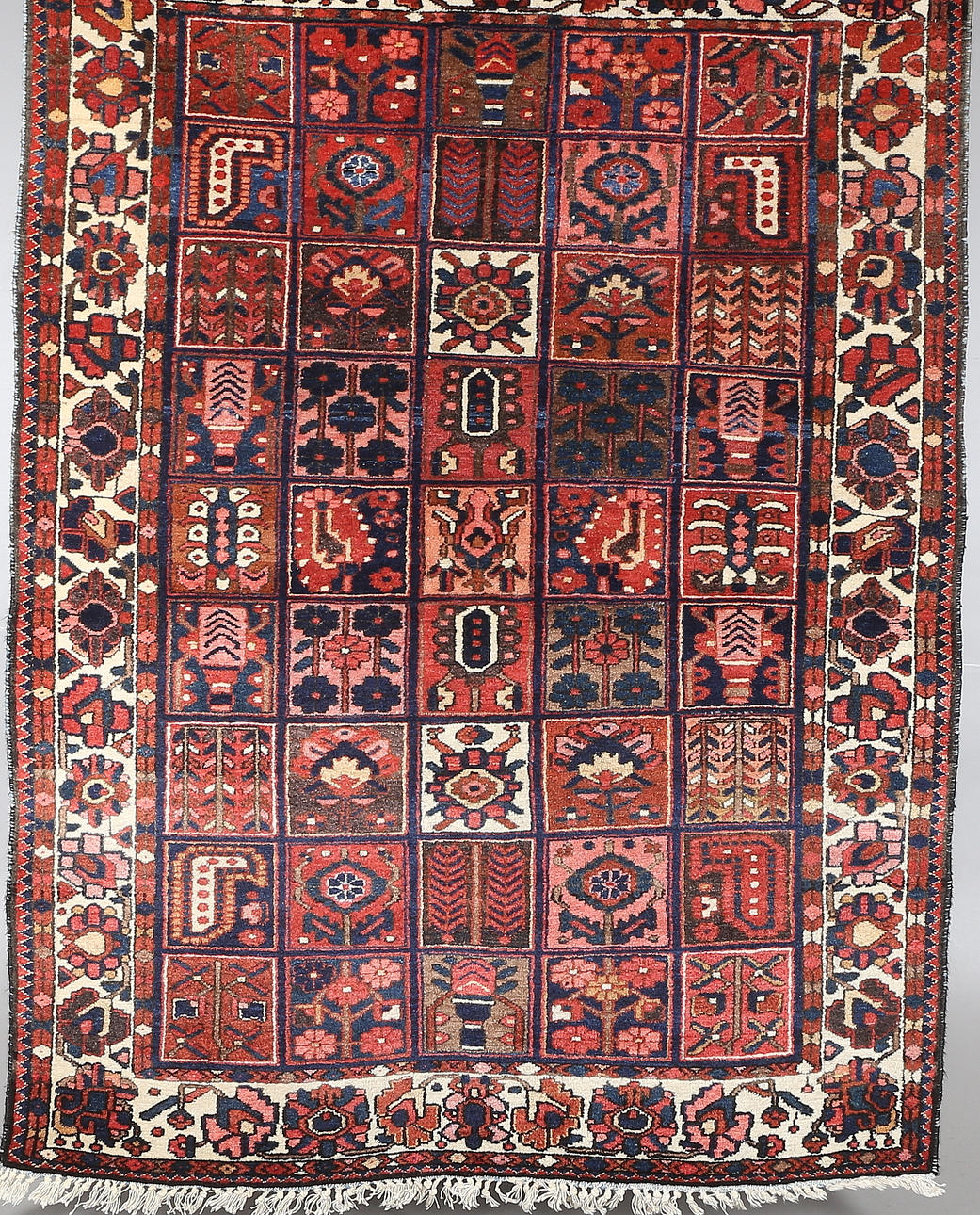 MATTA, Bakthiari, orientalisk, 115 x 206 cm.