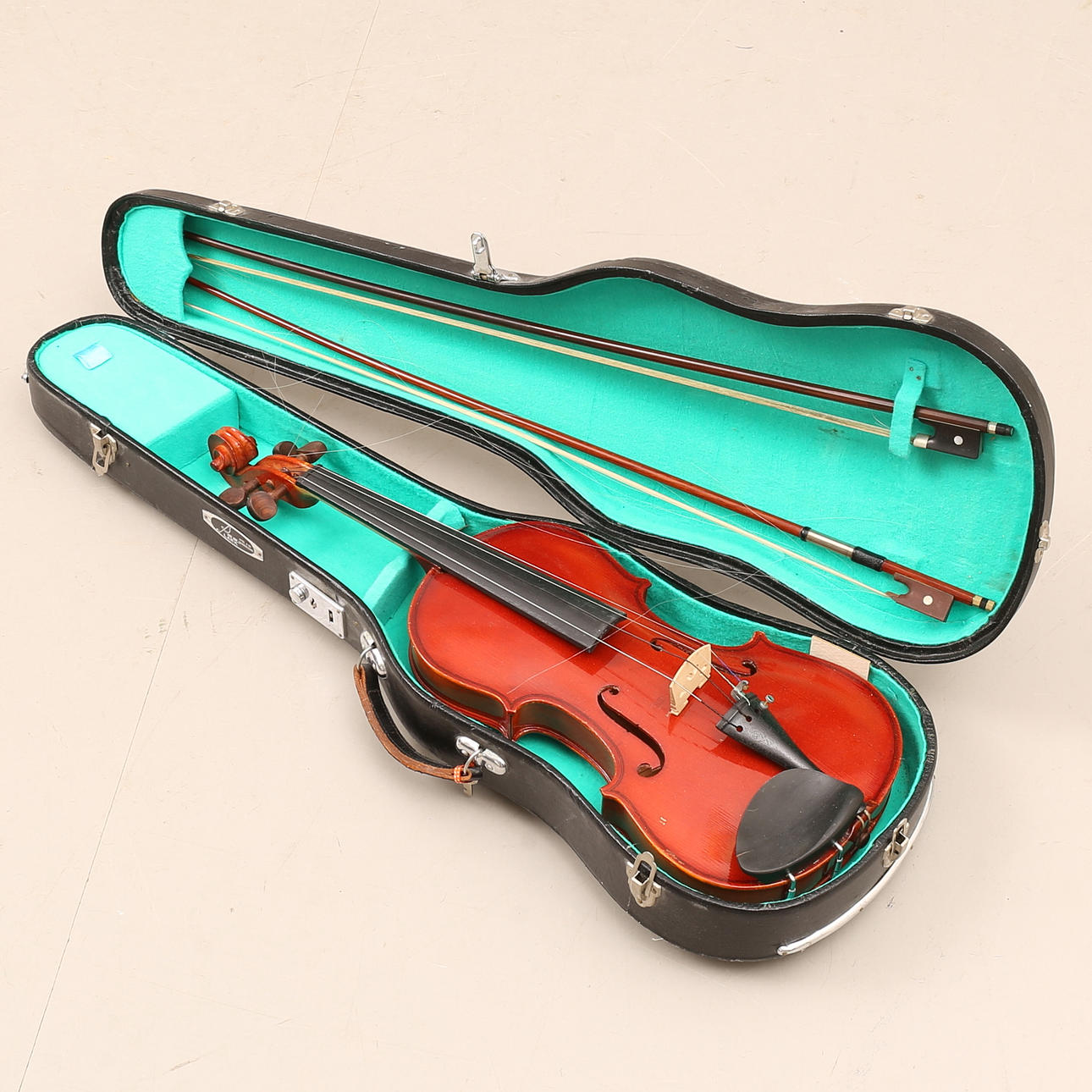Violin, with 2 strings, 20th century.