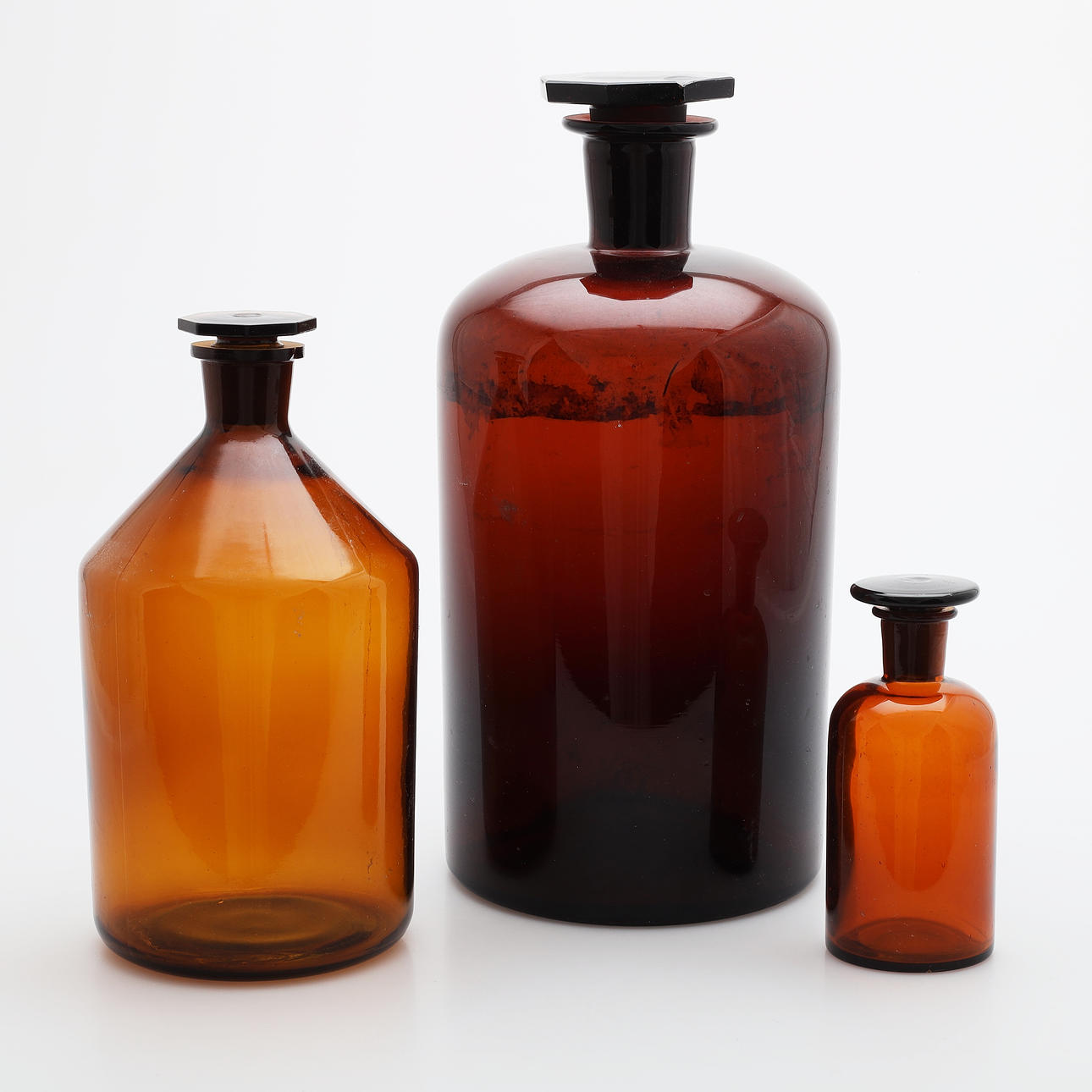 APOTEKSFLASKOR, 3 st, glas, 1900-talets första del.