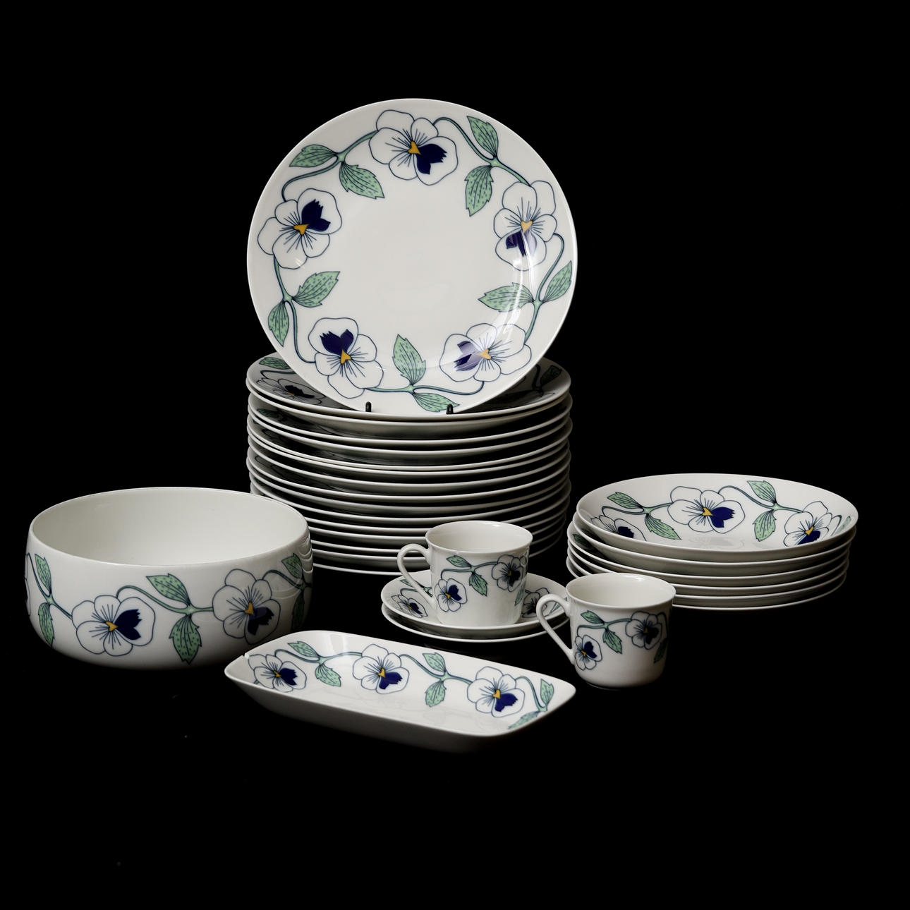 SYLVIA LEUCHOVIUS. A set of 26 “Sylvia” tableware pieces, Rörstrand.