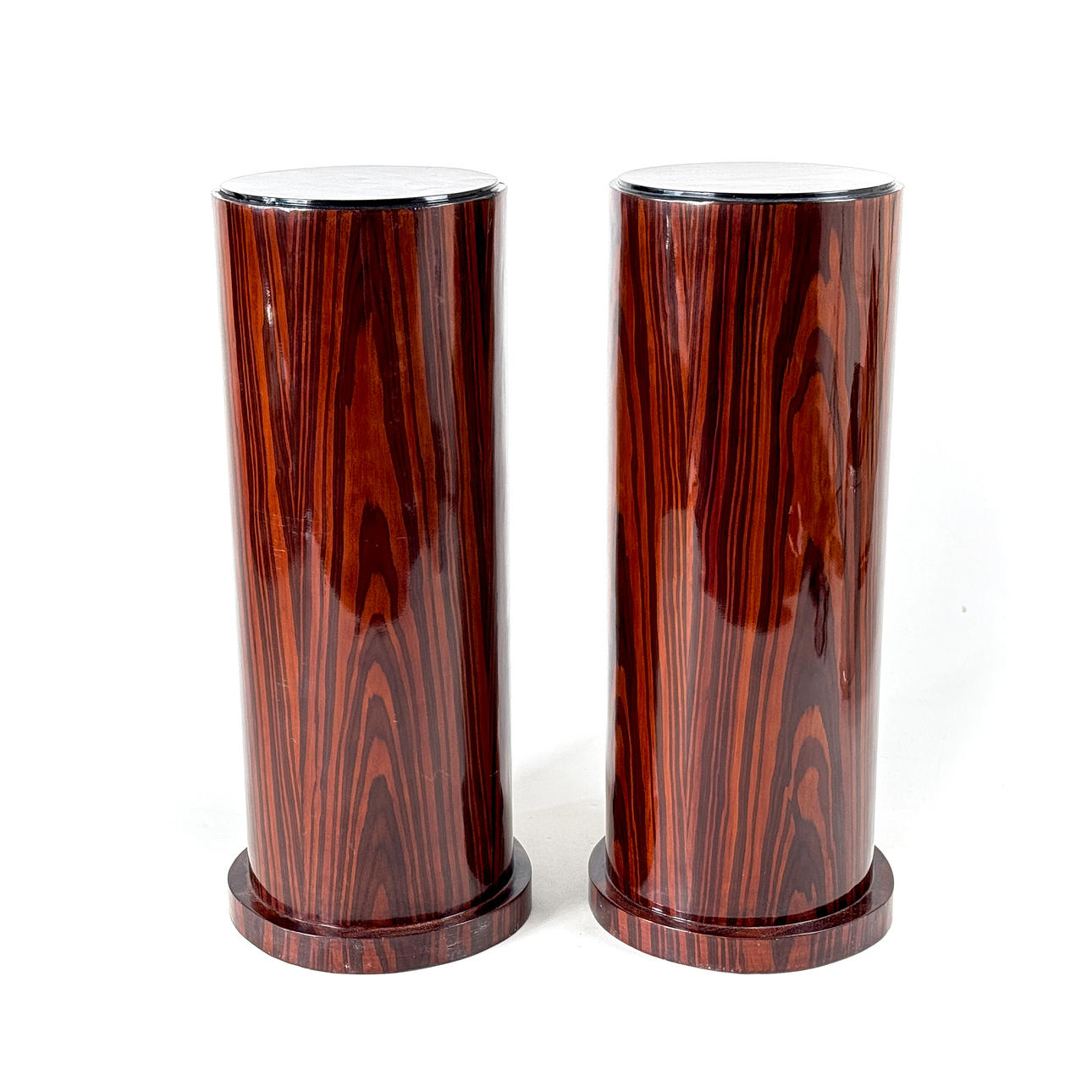 PAAR FURNIERTE HOLZPODESTE.