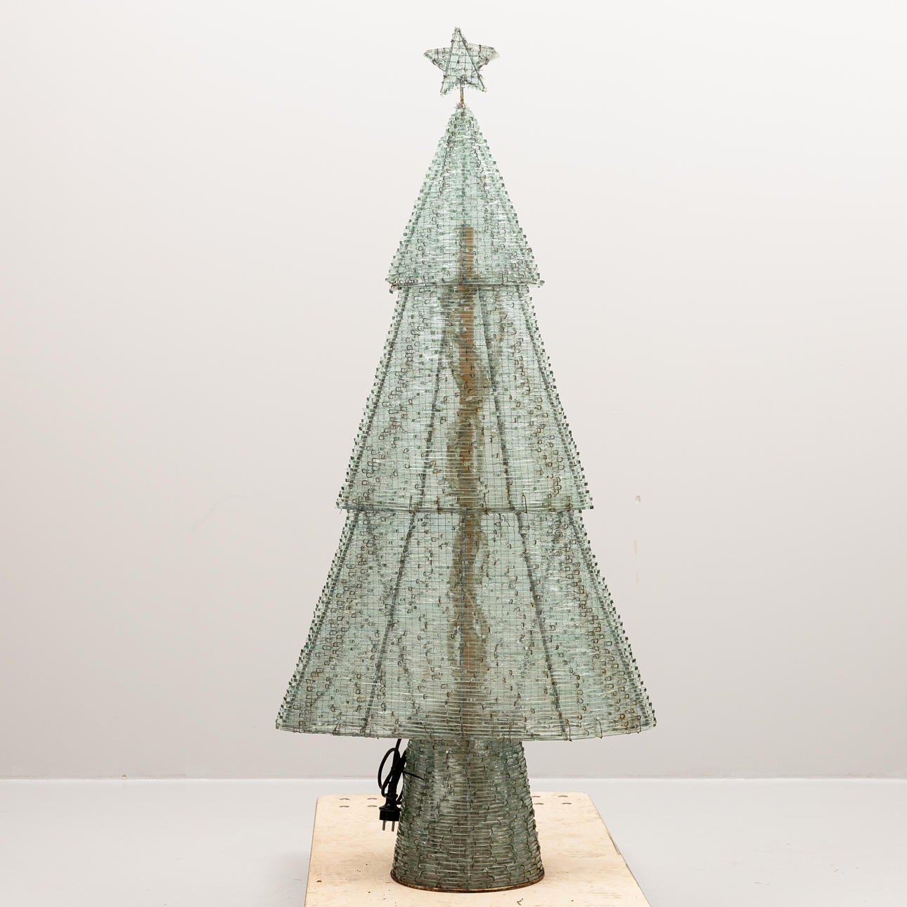 STEHLAMPE, GLAS, IN FORM EINES WEIHNACHTSBAUMES. 1900/2000er.