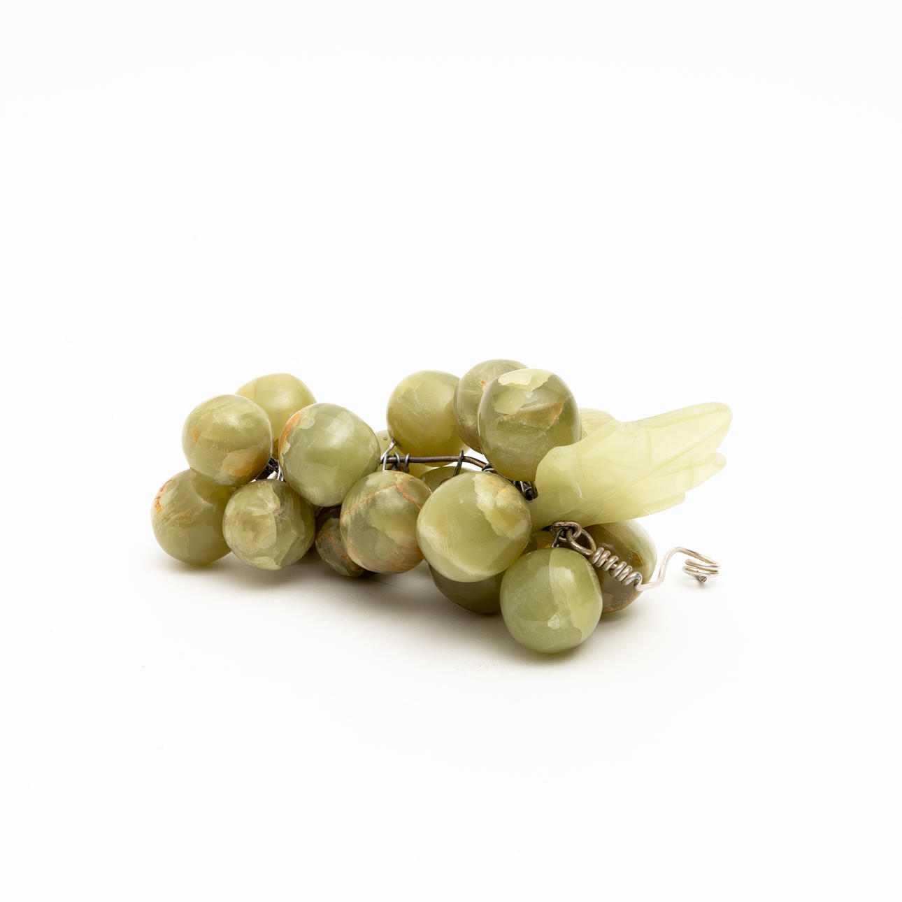 A table decoration, alabaster grape cluster, second half of the 20th century.