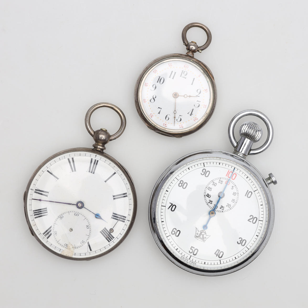 CRONÓMETRO y RELOJ DE BOLSILLO de 3 piezas.