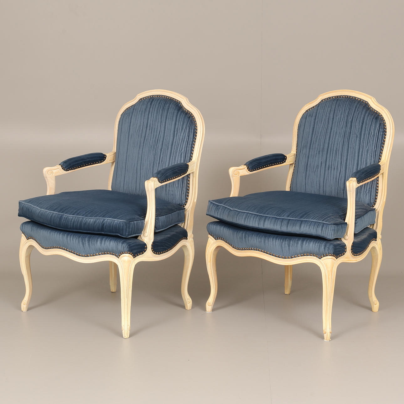 KARMSTOLAR, ett par. Rokokostil, 1900-tal.