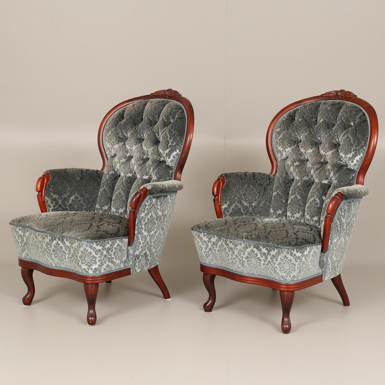 EMMAFÅTÖLJER, ett par, nyrokokostil, 1900-tal.