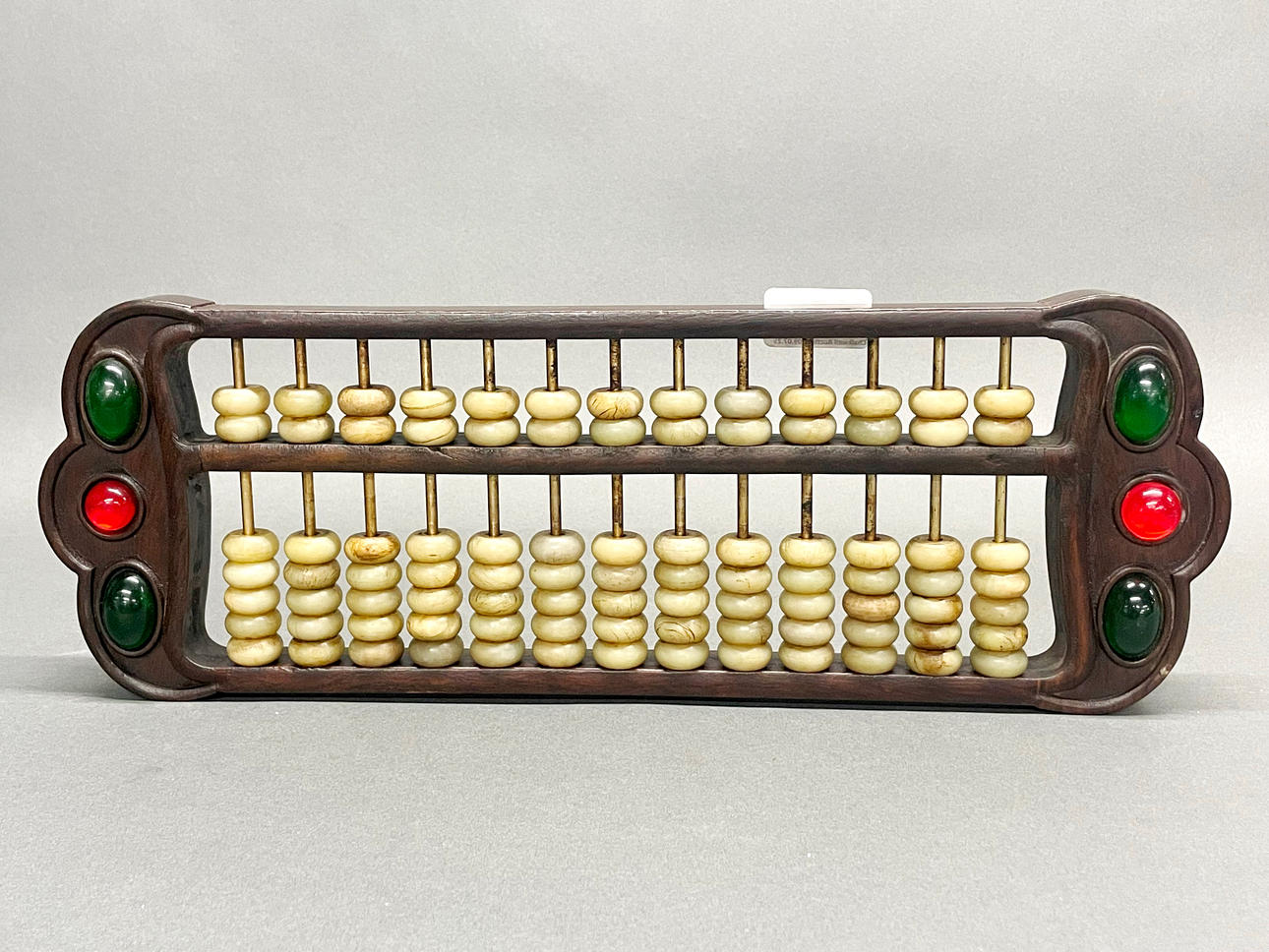 CHINESISCHER HARTHOLZ- UND JADEABAKUS.