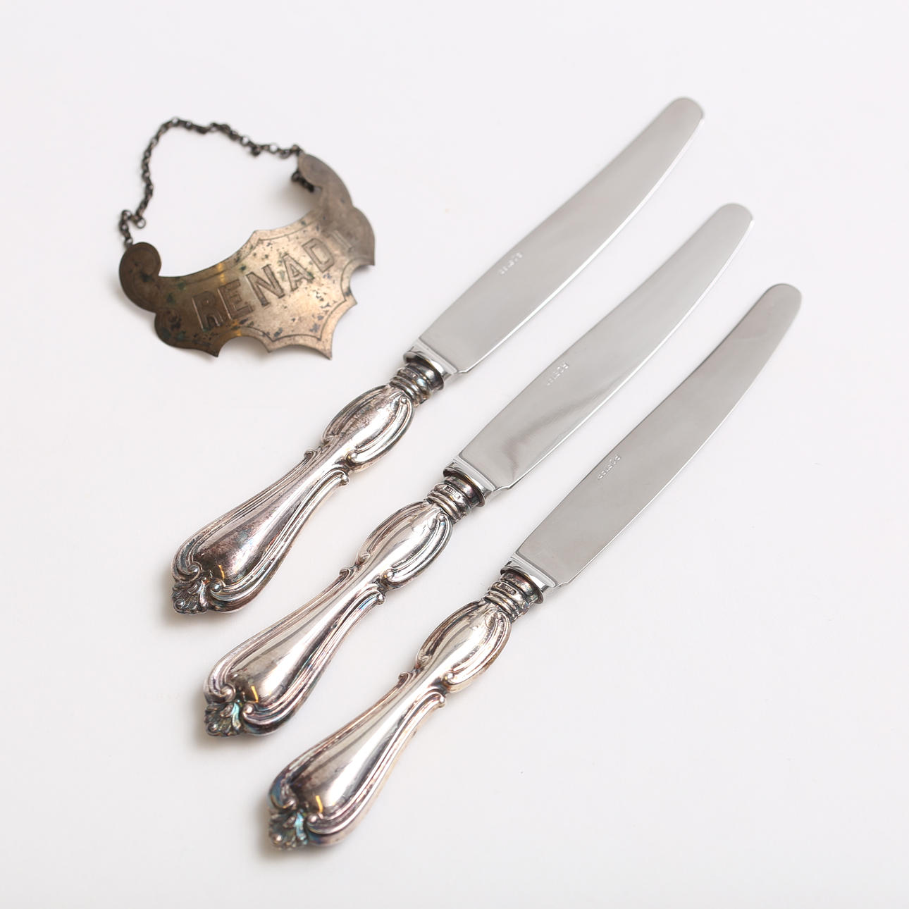 SILVER OBJECTS, 4 pcs, total weight 135 grams.