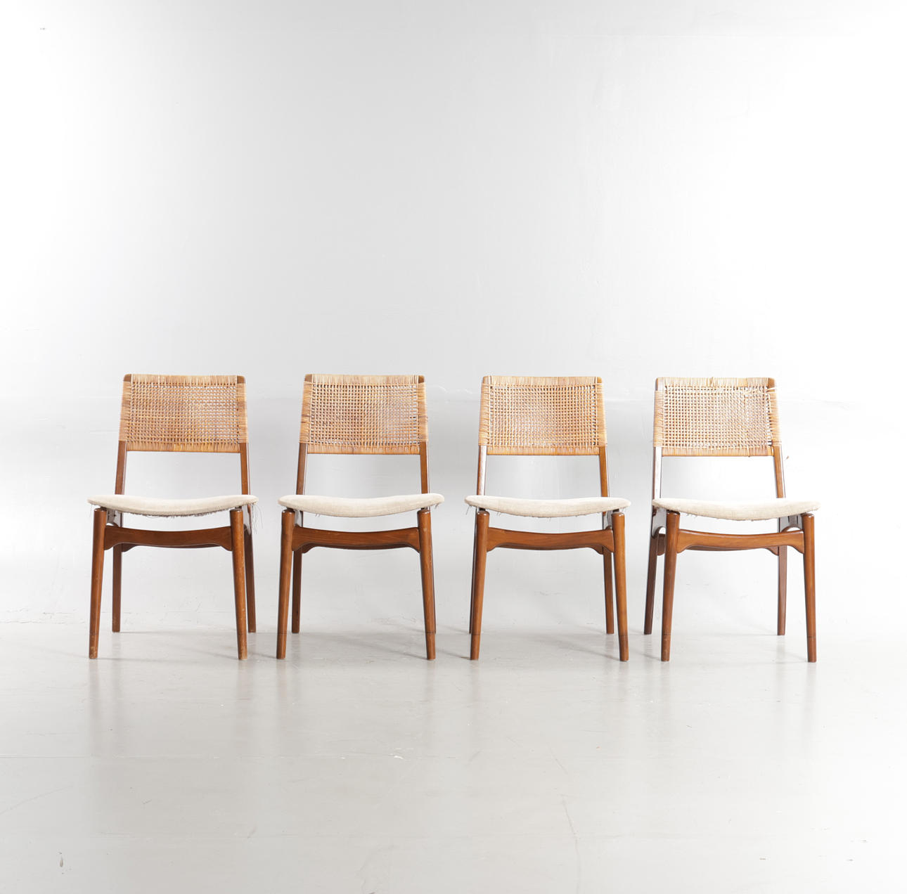 E. KNUDSEN. Set on four dining chairs with frames of stained beech, backs wrapped with shyness, seats upholstered in upholstery fabric. Designed in 1955. Made at Jensen & Lykkegaard, Odense - model “47" (4).