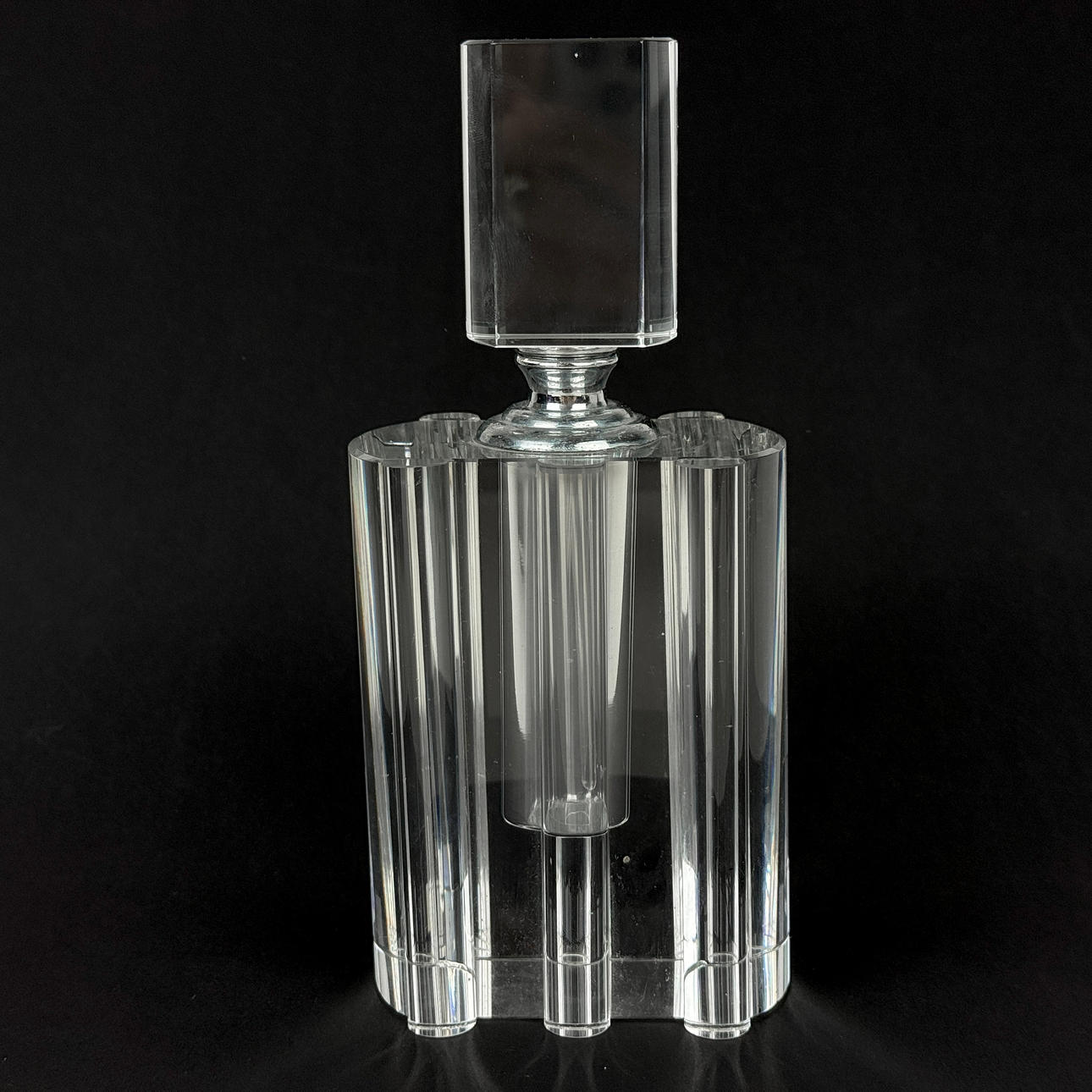 LARGE CRYSTAL PERFUME BOTTLE.