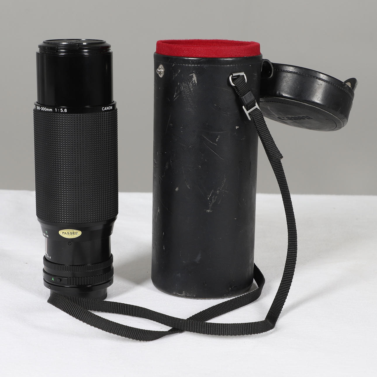 CANON ZOOM LENS & LENS CASE.