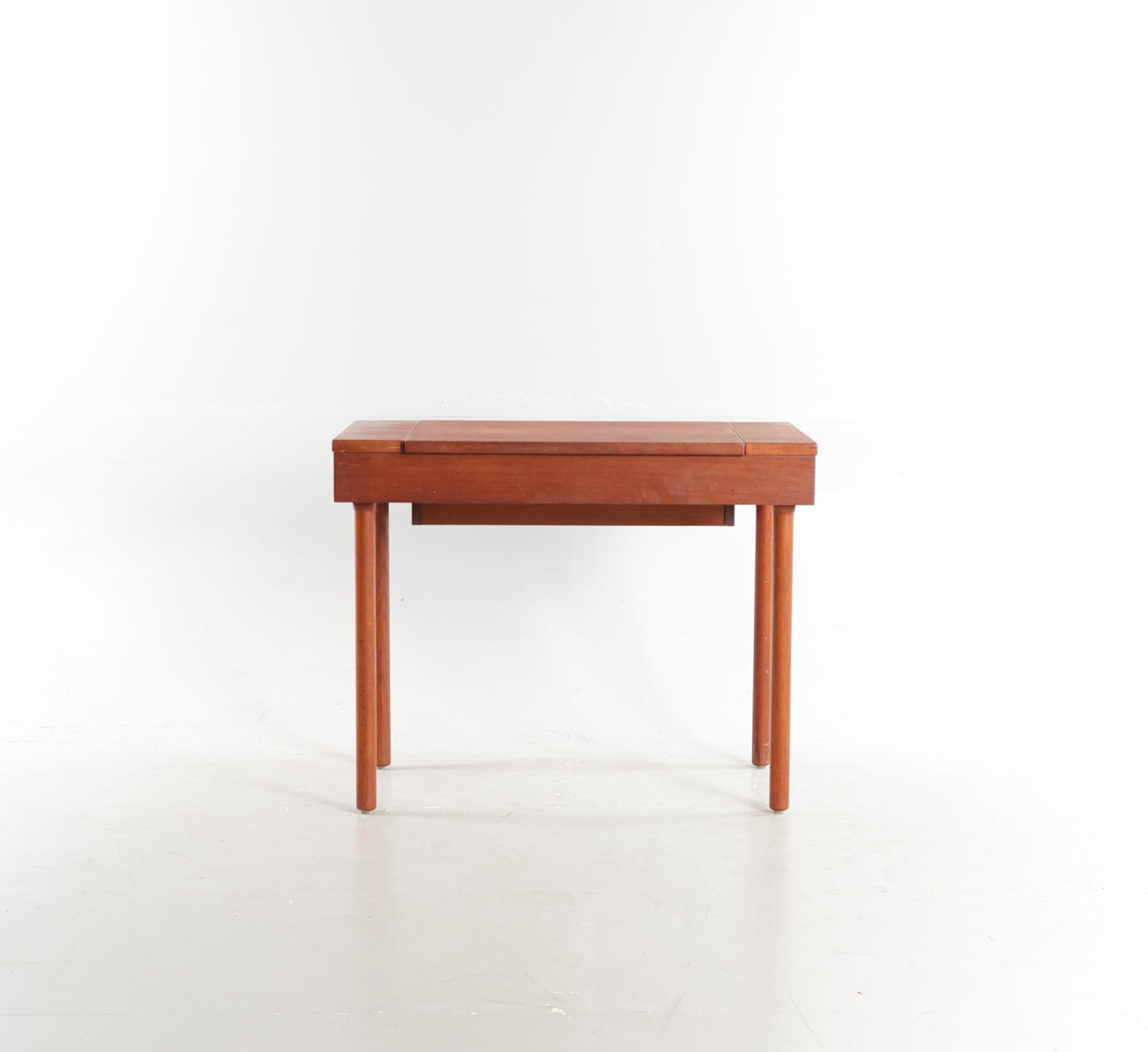 HANS J WEGNER. “Dressing table”, rarely table made of teak with adjustable mirror and writing plate. Made at Getama, model 705, Denmark, 1950/1960s.