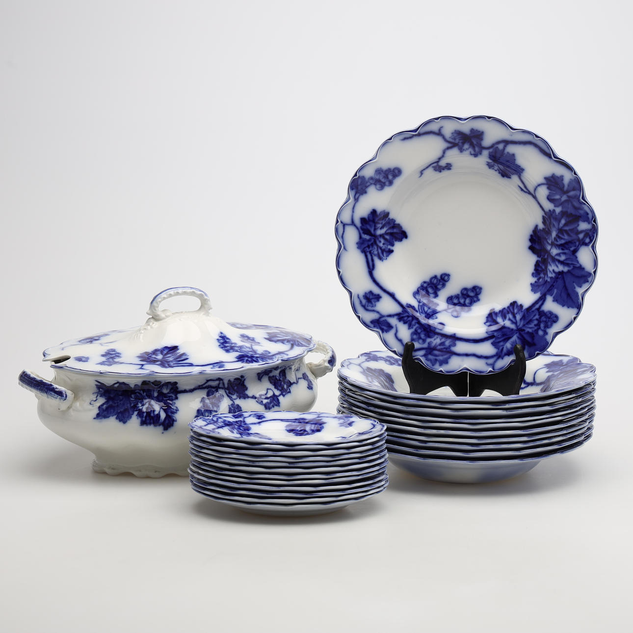 BORDSERVIEDELE, 24 stk., Johnson Bros England, Warwick.