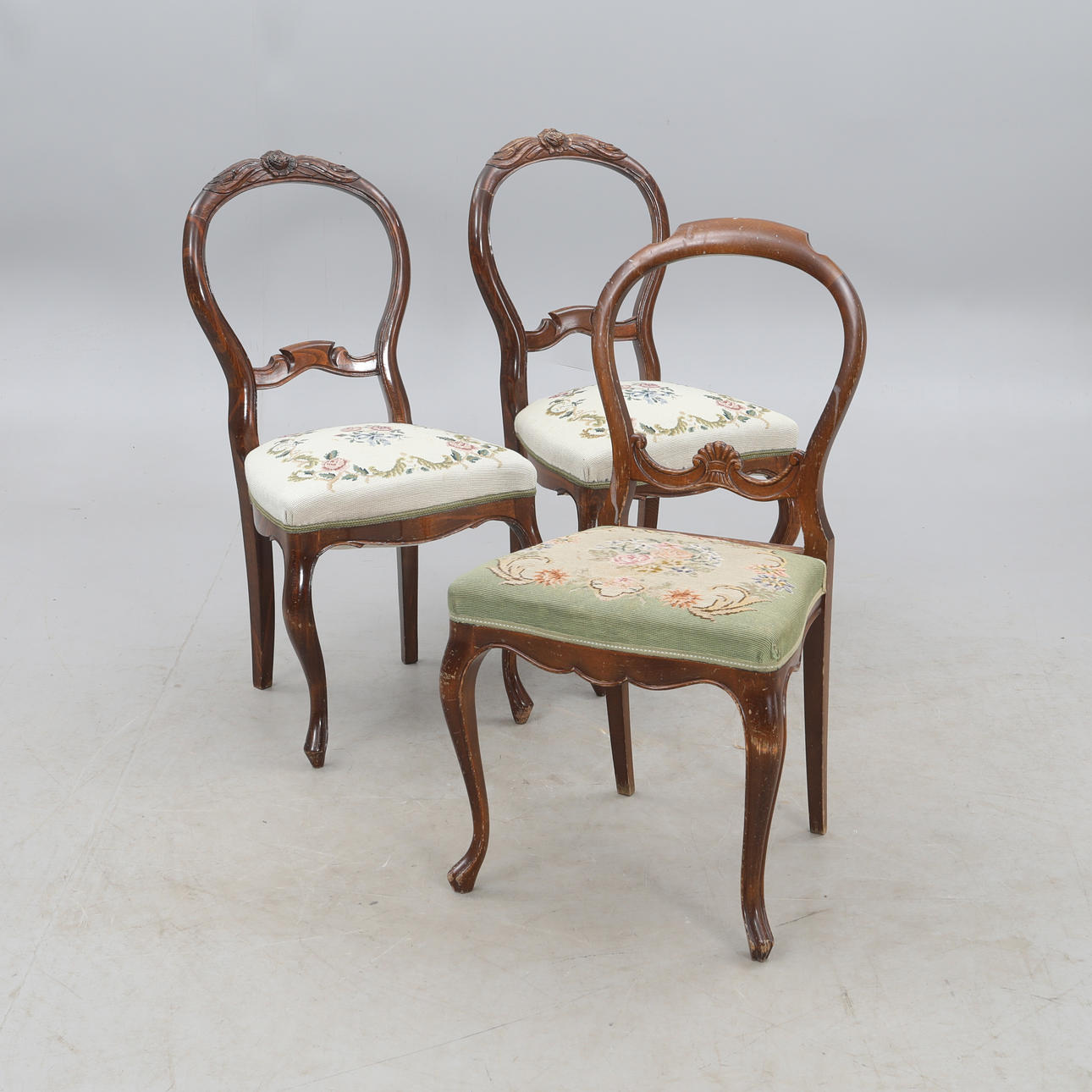 STOLAR, 3 st, rokokostil med broderade sits.